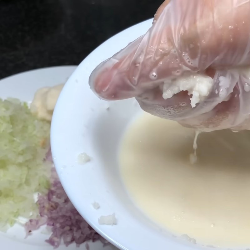 Bước 2 Sơ chế và chuẩn bị nhân bánh giò Bánh giò