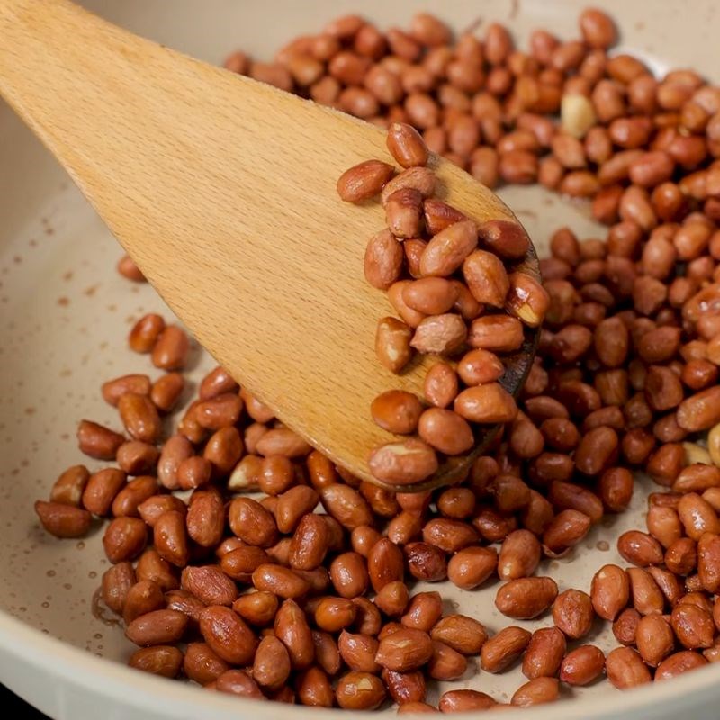 Bước 2 Áo nước mắm đậm đà cho lạc rang lạc rang mặn ngọt