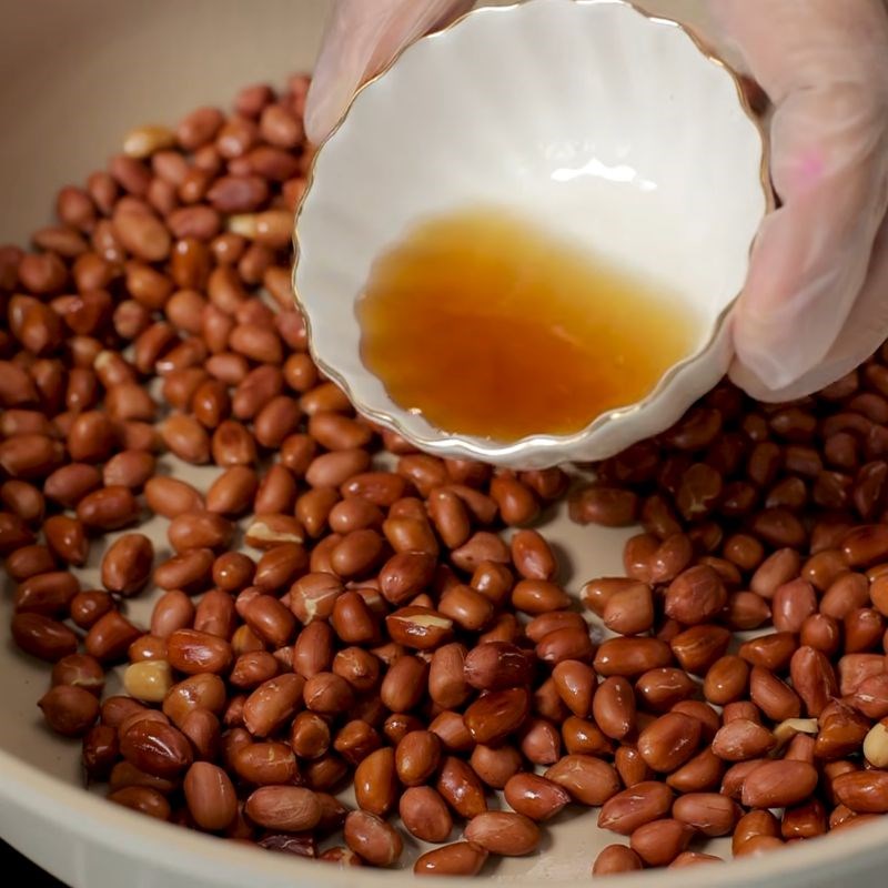 Bước 2 Áo nước mắm đậm đà cho lạc rang lạc rang mặn ngọt