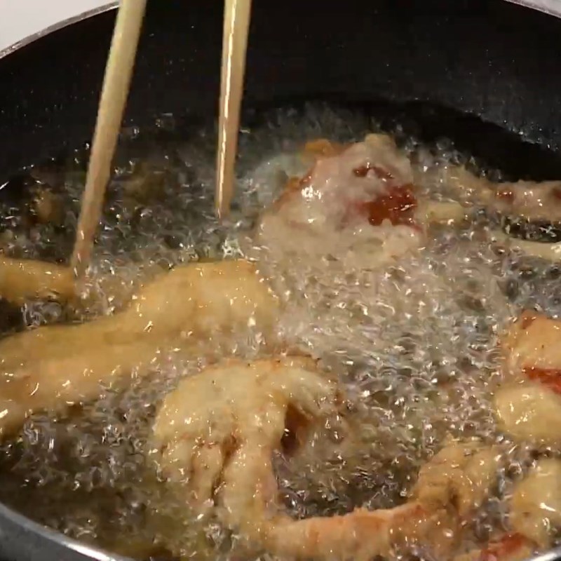 Bước 4 Cách chiên cua lột vàng giòn Cua lột chiên giòn