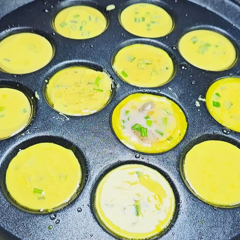 Bước 4 Cách đổ bánh khọt nước cốt dừa nhân tôm thịt bánh khọt nước cốt dừa