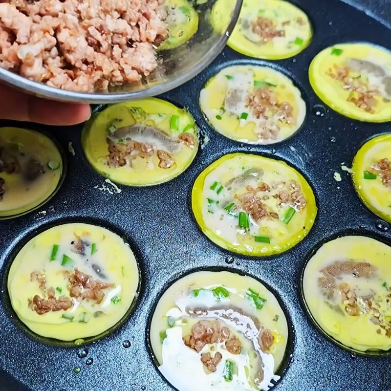 Bước 4 Cách đổ bánh khọt nước cốt dừa nhân tôm thịt bánh khọt nước cốt dừa