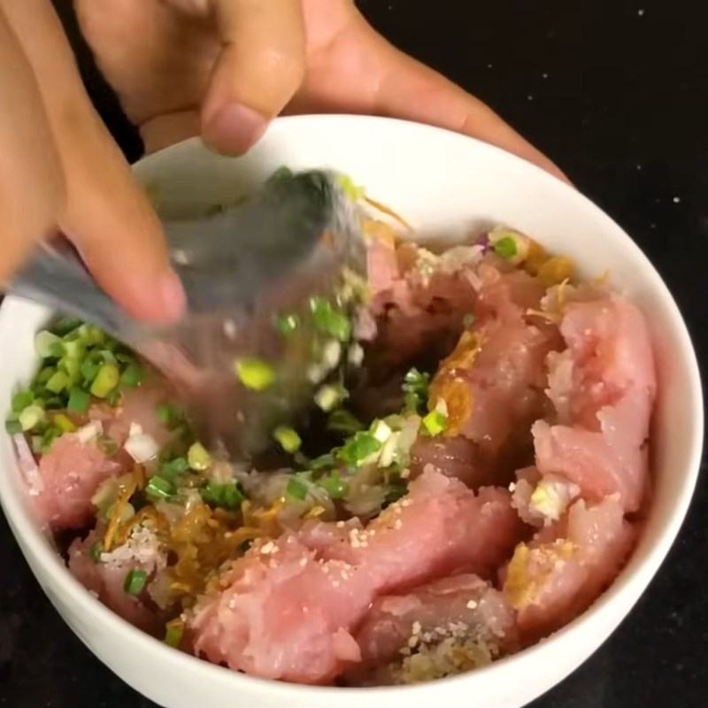 Bước 2 Cách quết chả cá thác lác dai giòn Chả cá thác lác chiên