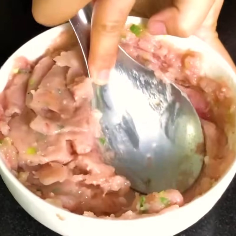 Bước 2 Cách quết chả cá thác lác dai giòn Chả cá thác lác chiên