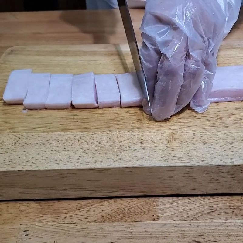 Bước 2 Cắt da heo chuẩn kích thước tóp mỡ da heo chiên giòn