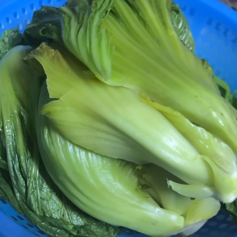 Bước 3 Chần và ủ cải (Bí quyết giúp dưa vàng giòn) Dưa cải muối không cần phơi