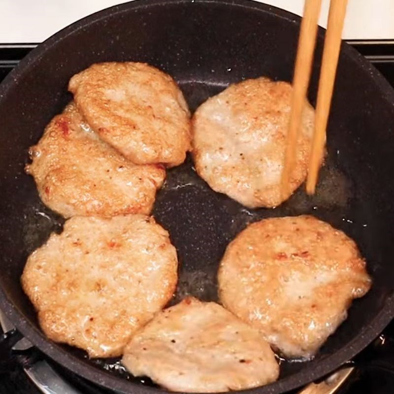 Bước 4 Chiên chả cá Bún chả cá Quy Nhơn