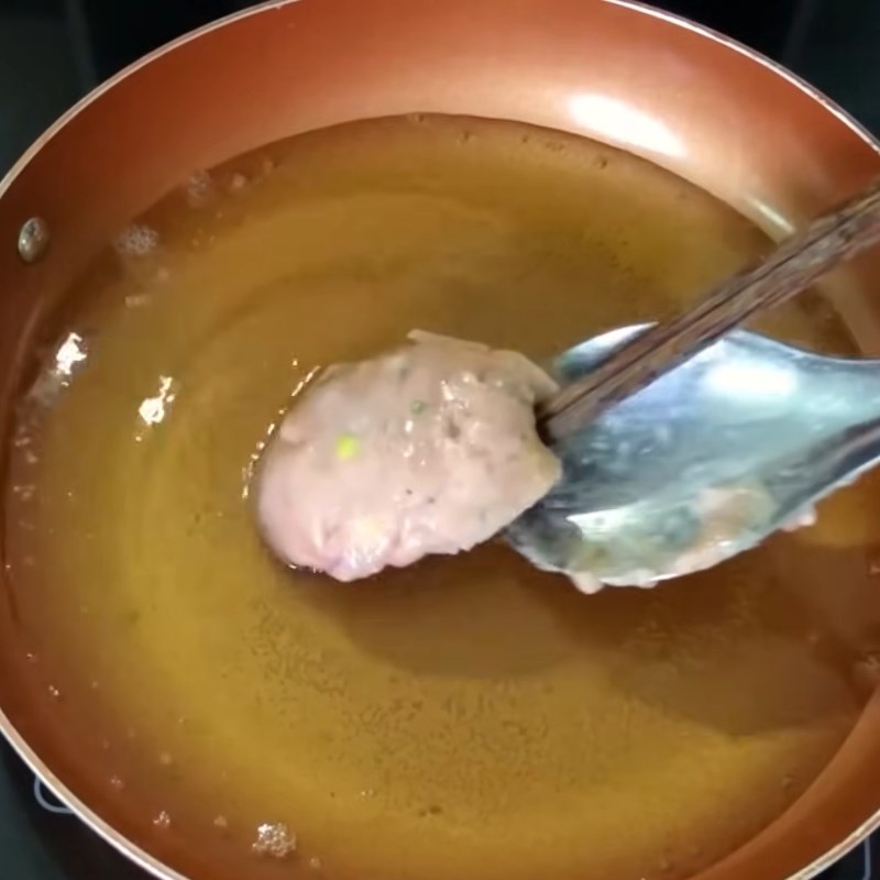 Bước 3 Chiên chả cá thác lác thơm ngon Chả cá thác lác chiên