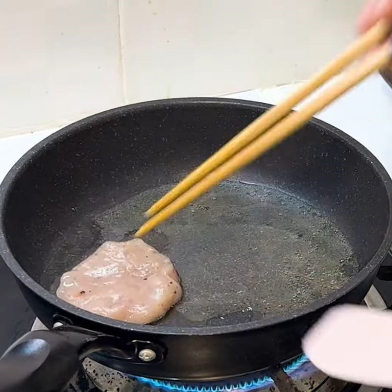 Bước 4 Chiên chả cá Bún chả cá Quy Nhơn