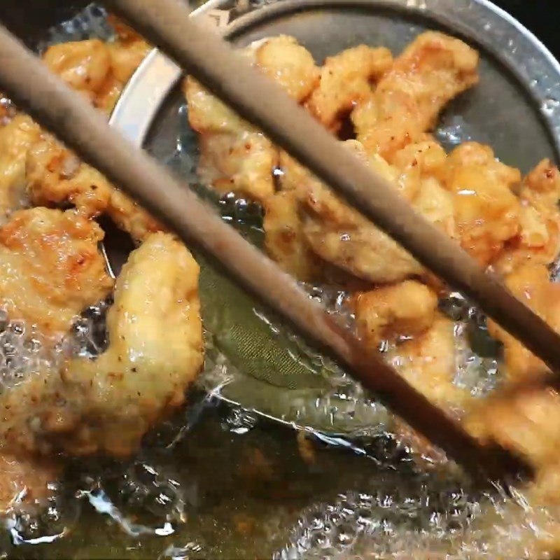 Bước 4 Chiên giòn thịt ba chỉ tẩm bột Thịt ba chỉ tẩm bột chiên giòn