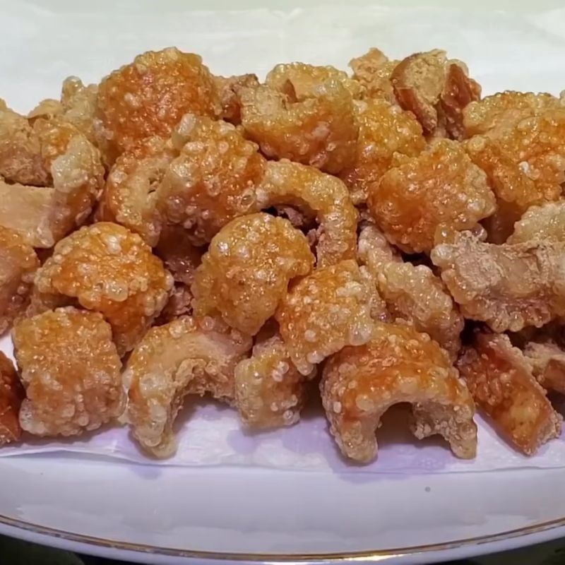 Bước 5 Chiên tóp mỡ da heo giòn rụm tóp mỡ da heo chiên giòn