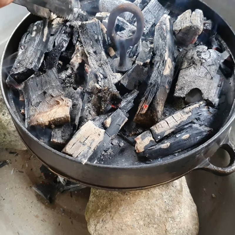 Bước 3 Chuẩn bị khuôn và nướng than truyền thống Bánh bông lan truyền thống