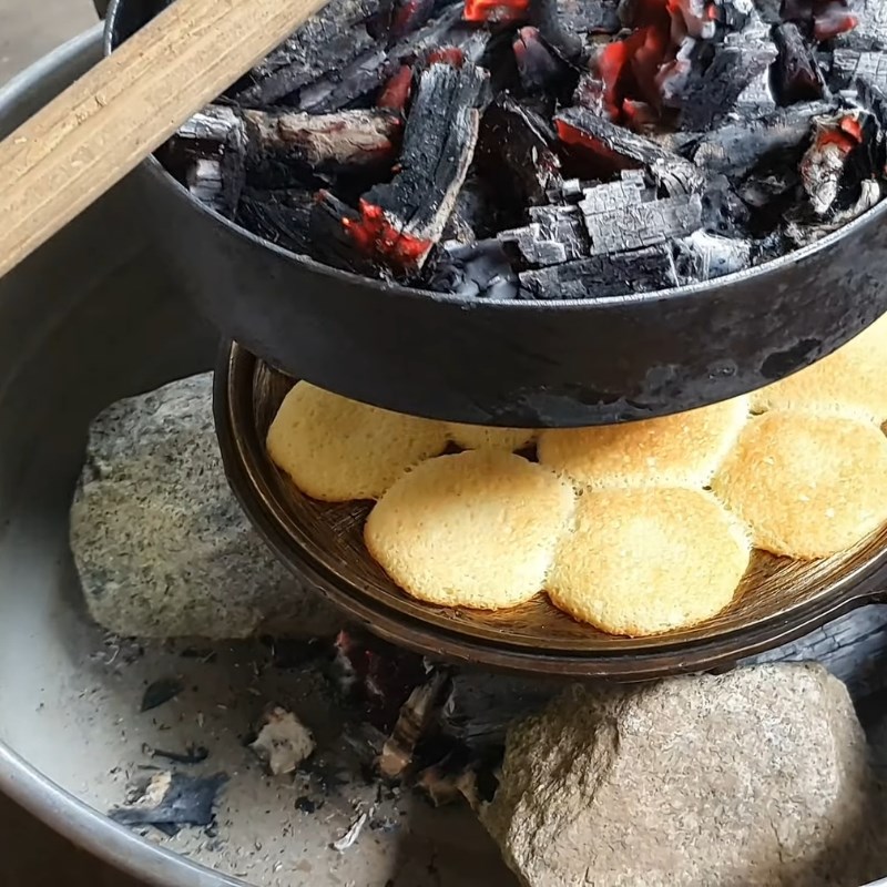 Bước 3 Chuẩn bị khuôn và nướng than truyền thống Bánh bông lan truyền thống