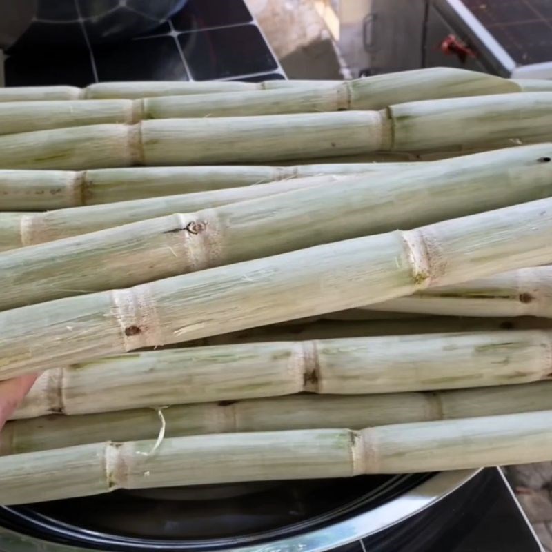 Bước 1 Chuẩn bị mía và ép lấy nước mía tươi Mật mía từ nước mía