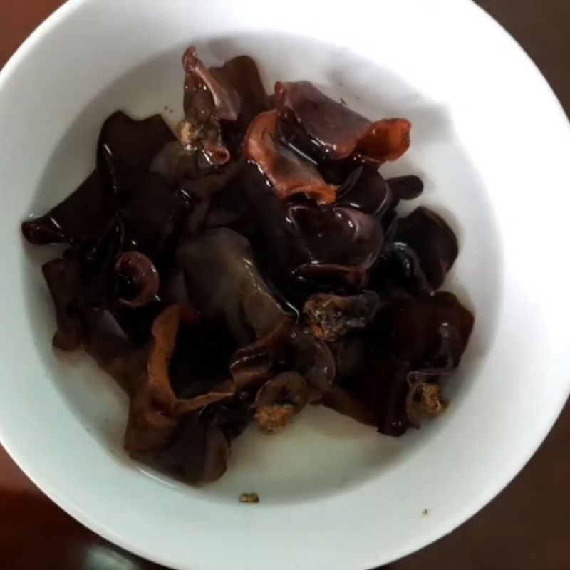 Bước 2 Chuẩn bị nấm mèo và thịt heo Chả giò miền Tây