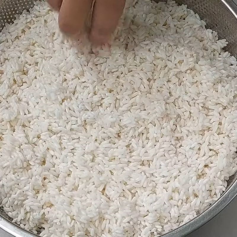 Bước 3 Chuẩn bị nước cốt dừa và xử lý nếp xôi trắng nước cốt dừa
