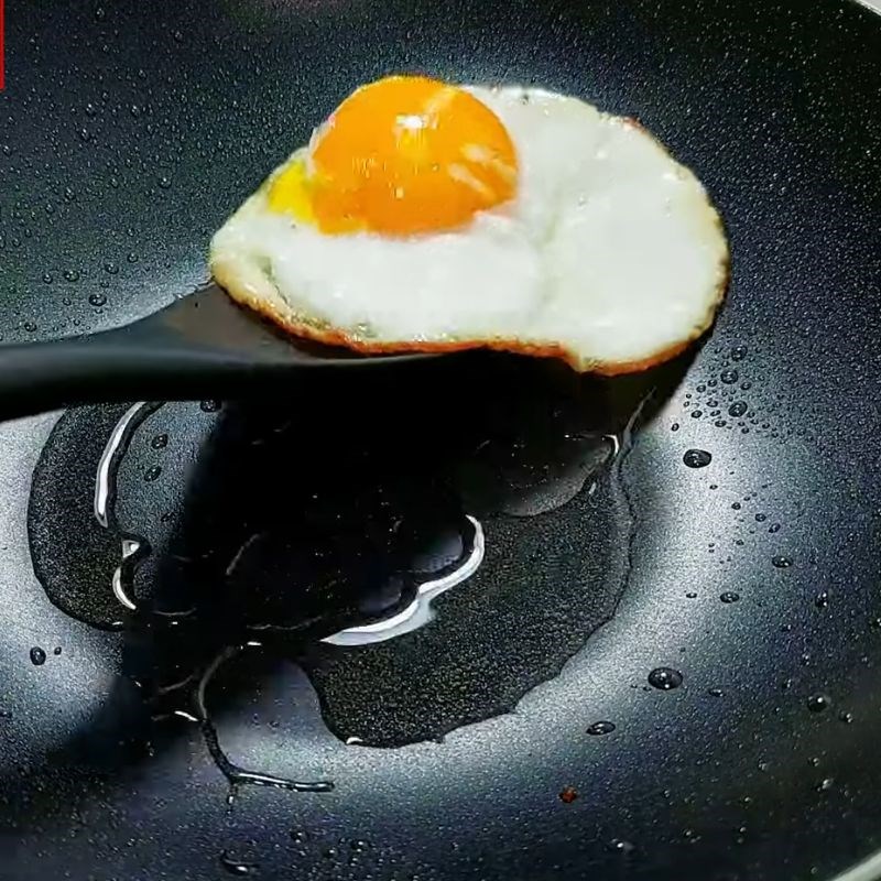 Bước 1 Chuẩn bị trứng ốp la Trứng sốt chua ngọt