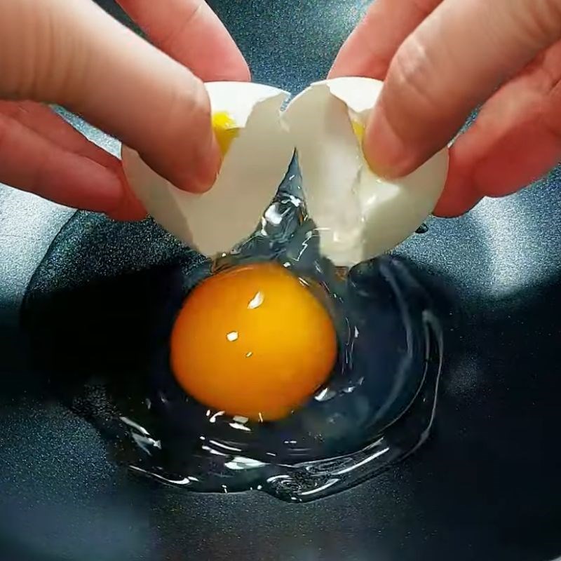 Bước 1 Chuẩn bị trứng ốp la Trứng sốt chua ngọt