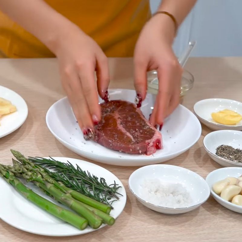 Bước 1 Chuẩn bị và ướp thịt bò beefsteak Thịt bò beefsteak