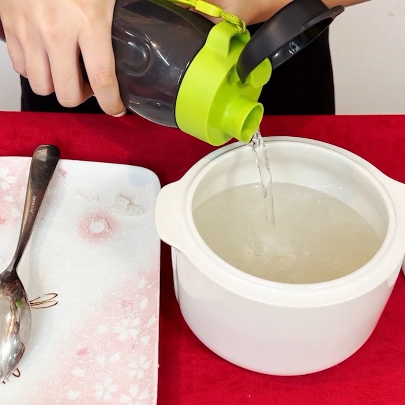 Bước 2 Chưng yến cách thủy bằng nồi điện Yến chưng cách thủy