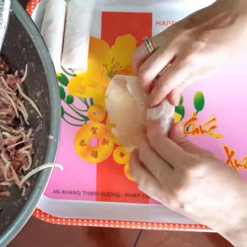 Bước 4 Cuốn chả giò giòn rụm Chả giò miền Tây