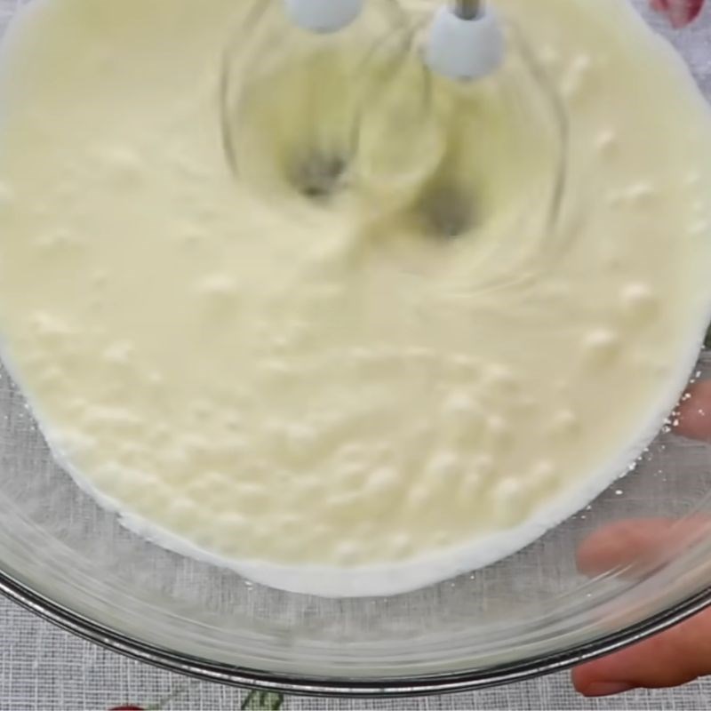 Bước 5 Đánh bông whipping cream để sử dụng whipping cream