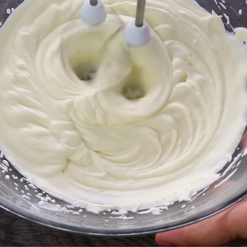 Bước 5 Đánh bông whipping cream để sử dụng whipping cream