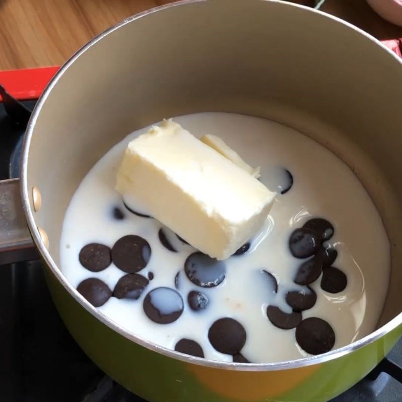 Bước 2 Đun chảy hỗn hợp socola thơm lừng bánh gato socola đơn giản