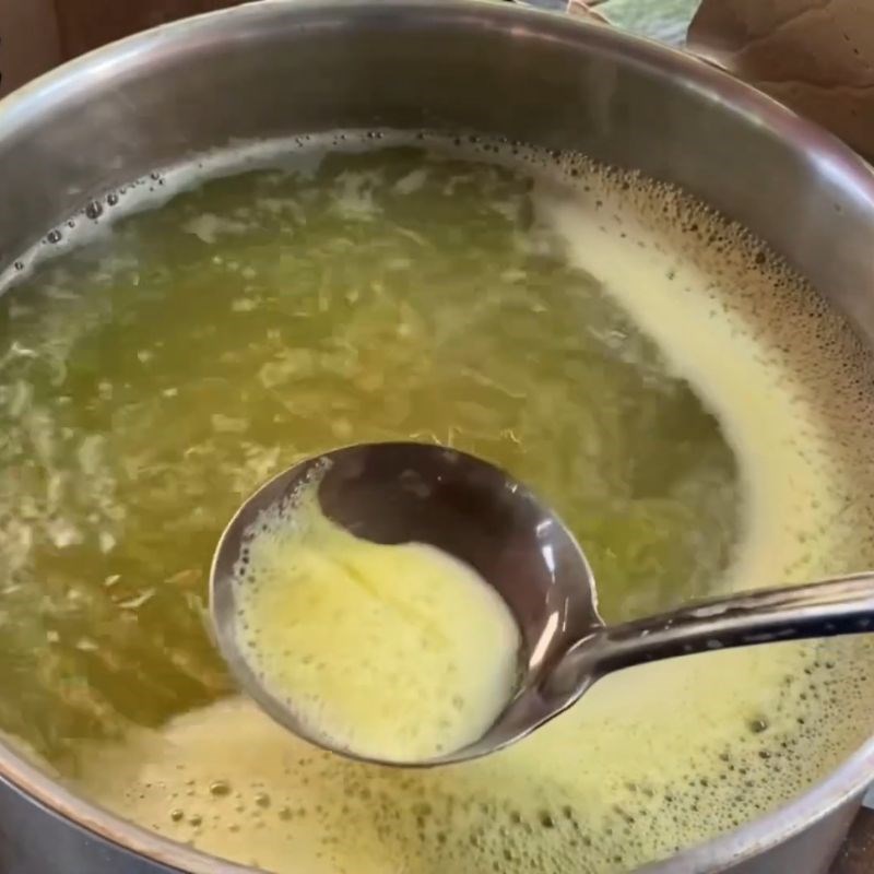 Bước 2 Đun sôi và vớt bọt mía Mật mía từ nước mía