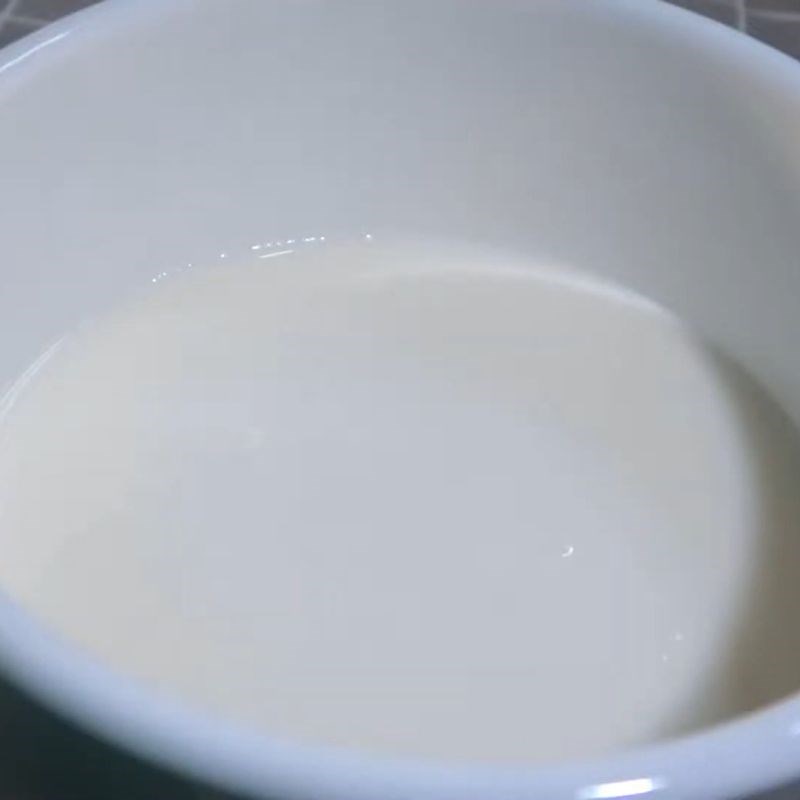 Bước 2 Đun sữa và đường Trà sữa nóng