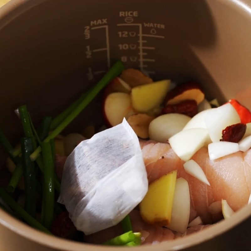 Bước 4 Hầm chân giò với thảo mộc bằng nồi áp suất Chân giò hầm Hàn Quốc