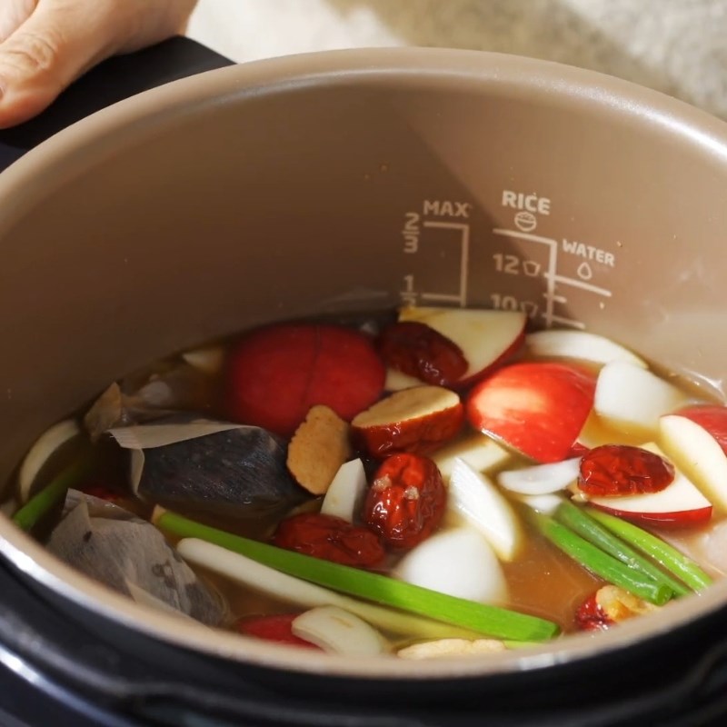 Bước 4 Hầm chân giò với thảo mộc bằng nồi áp suất Chân giò hầm Hàn Quốc