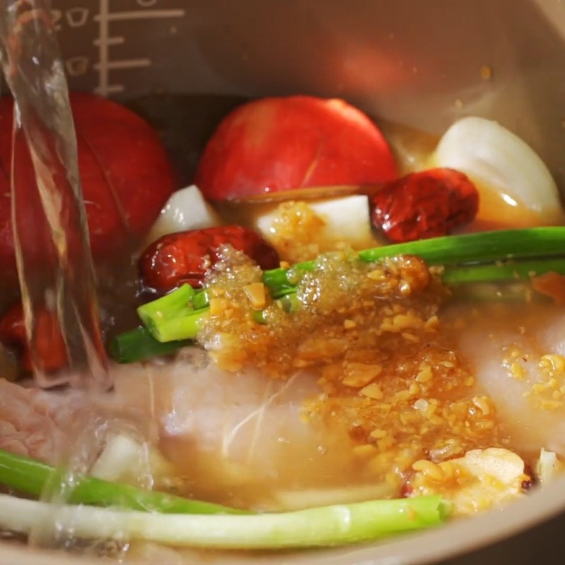 Bước 4 Hầm chân giò với thảo mộc bằng nồi áp suất Chân giò hầm Hàn Quốc