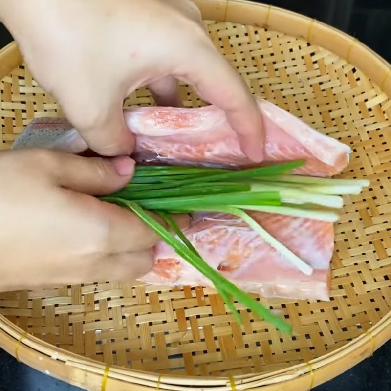 Bước 2 Hấp cá Chà bông cá hồi