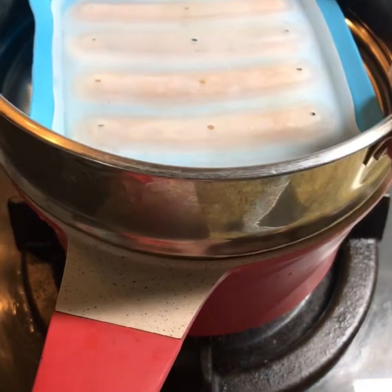 Bước 5 Hấp chín xúc xích Xúc xích cho bé