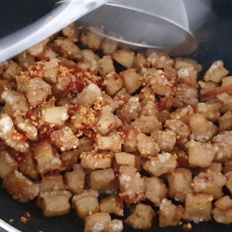 Bước 5 Hoàn thành món tóp mỡ da giòn sốt tỏi ớt tóp mỡ da giòn