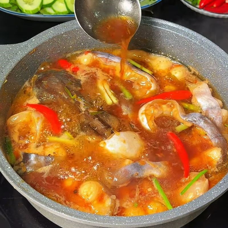 Bước 4 Kho cá hú với nước dừa tươi cá hú kho lạt