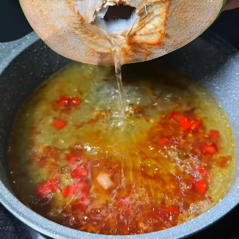 Bước 4 Kho cá hú với nước dừa tươi cá hú kho lạt