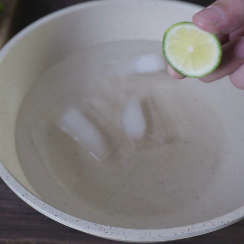 Bước 2 Kỹ thuật luộc lòng đúng cách Lòng lợn luộc