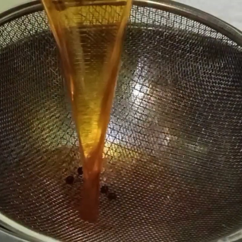 Bước 2 Làm dầu màu điều Bánh tráng trộn