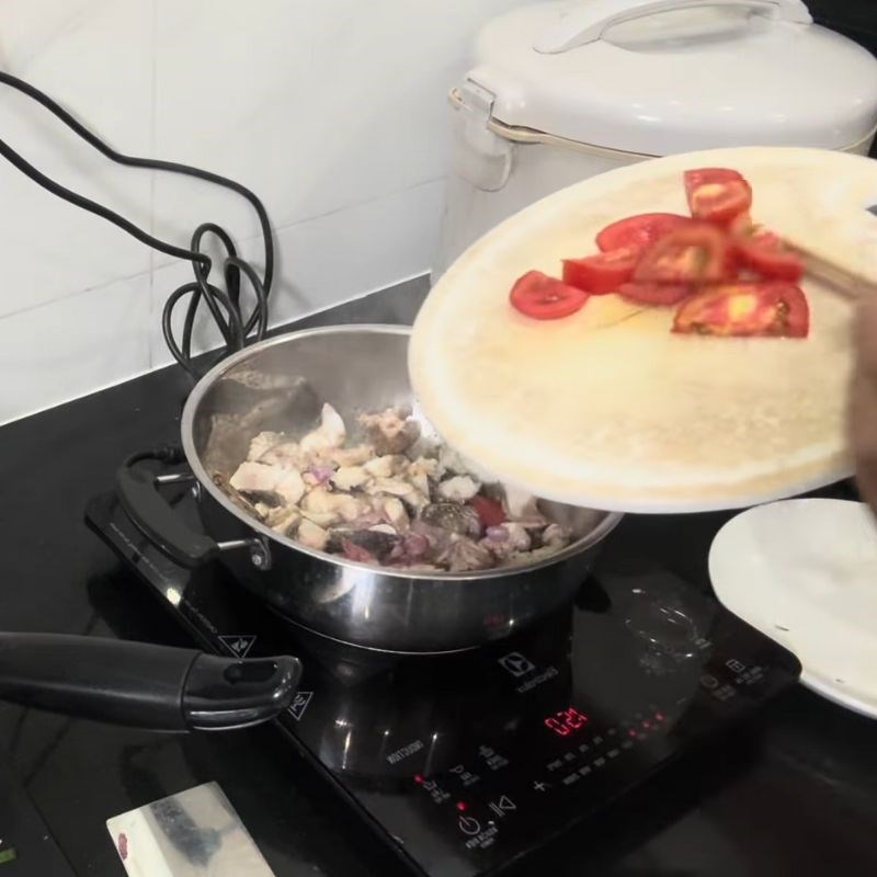 Bước 4 Làm nước dùng cá nấu ám đậm đà Cá nấu ám