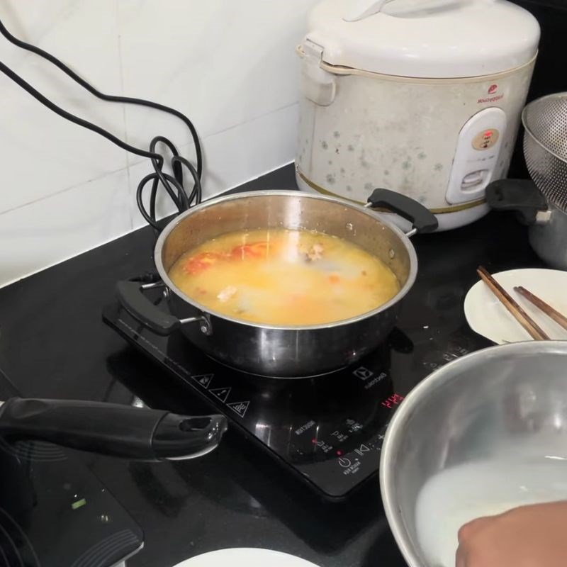Bước 4 Làm nước dùng cá nấu ám đậm đà Cá nấu ám