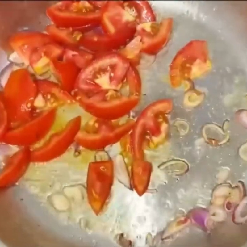 Bước 4 Làm sốt cà chua và rim thịt Thịt bọc trứng cút sốt cà chua