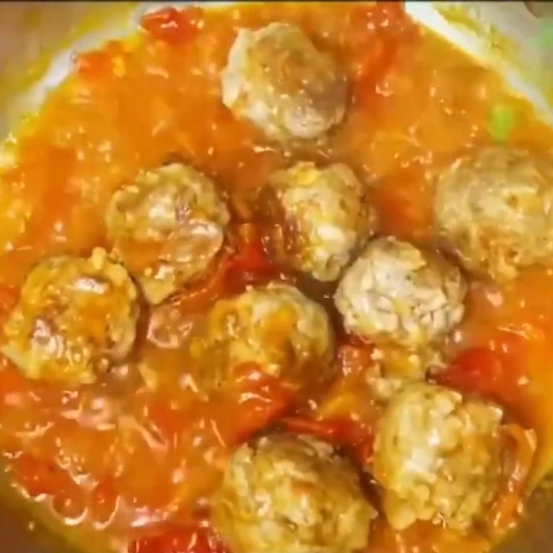 Bước 4 Làm sốt cà chua và rim thịt Thịt bọc trứng cút sốt cà chua