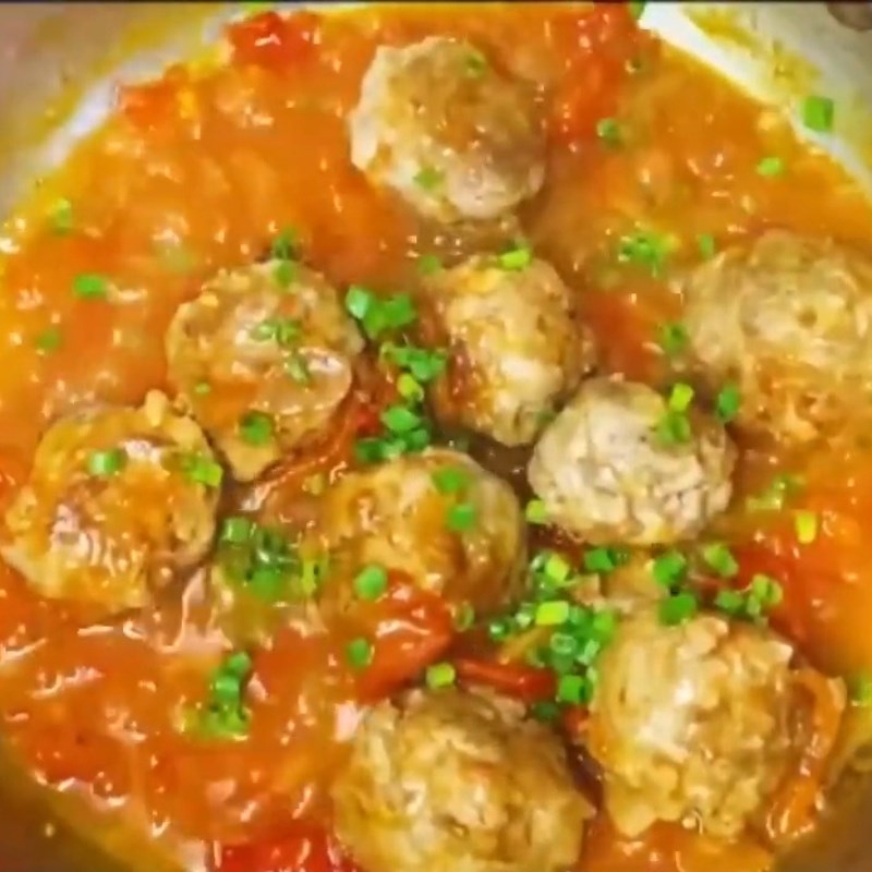 Bước 4 Làm sốt cà chua và rim thịt Thịt bọc trứng cút sốt cà chua