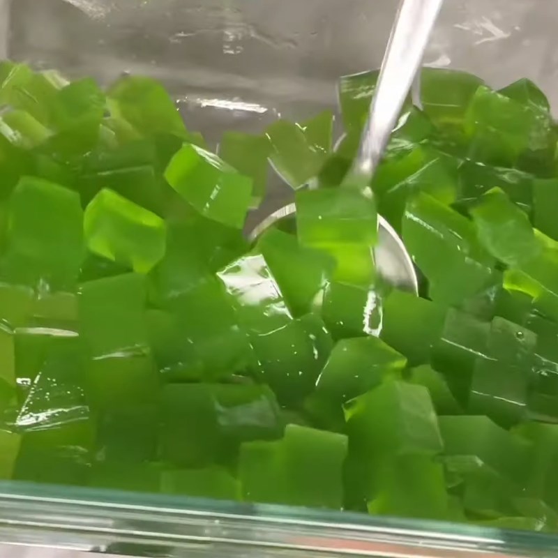 Bước 3 Làm thạch lá dứa ăn kèm Tàu hũ Singapore bằng sữa đậu nành