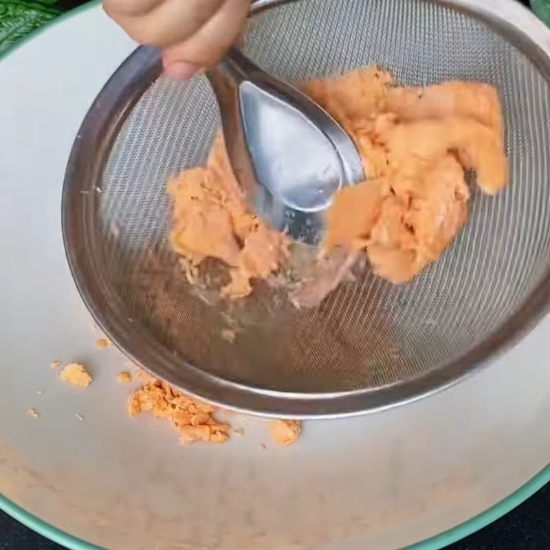 Bước 3 Lấy xương và chà qua rây Chà bông cá hồi