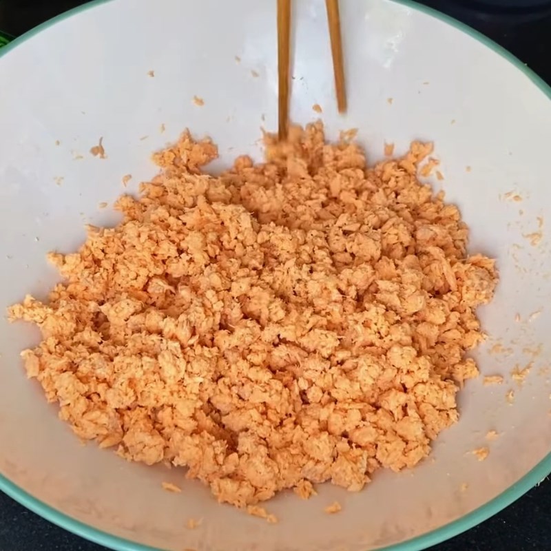 Bước 3 Lấy xương và chà qua rây Chà bông cá hồi