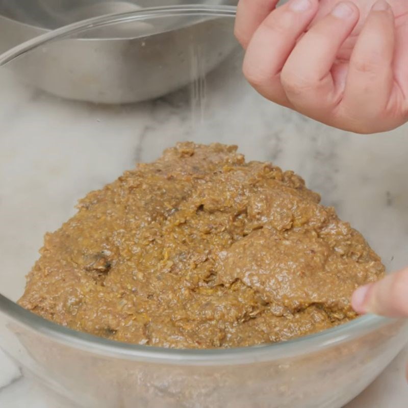 Bước 1 Lọc cua đồng lấy nước cốt riêu cua đậm đà lẩu riêu cua bắp bò sườn sụn