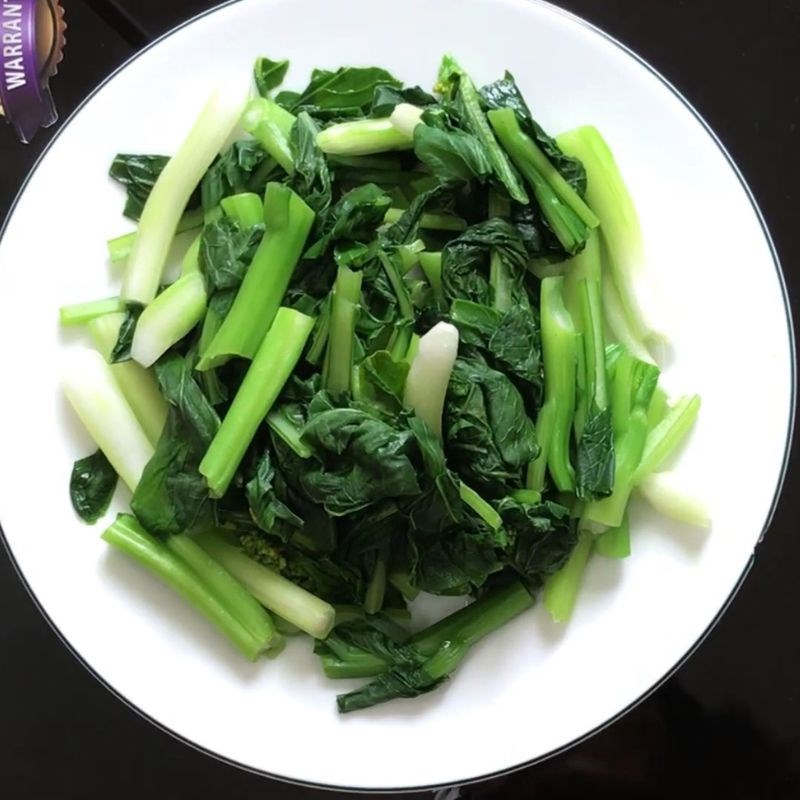 Bước 3 Luộc cải ngồng xanh mướt ngồng cải luộc chấm trứng